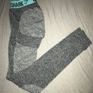 Gym shark flex leggings in aqua and marked grey
